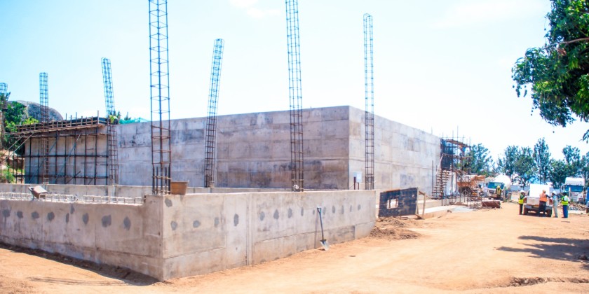 Ujenzi wa tenki la kupokea na kusambaza maji Sahwa unaendelea, tenki hili la ujazo wa lita milioni 3 litapokea maji kutoka chanzo cha Butimba na kusambaza kwenda kwa Wateja kupitia matenki